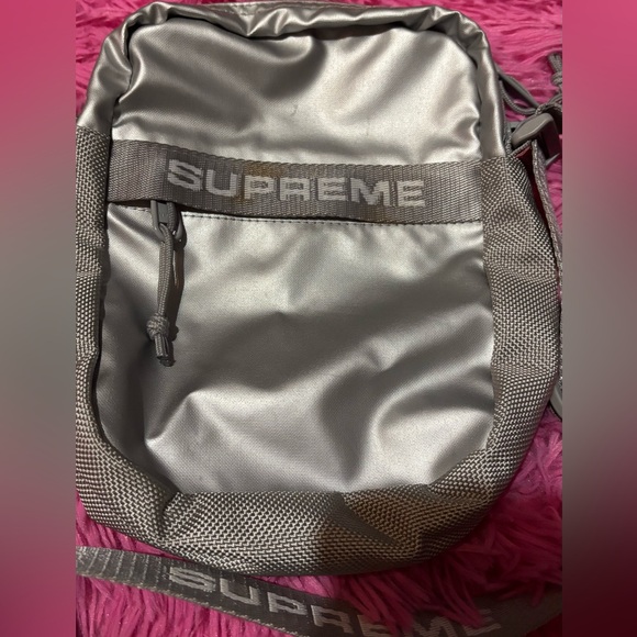Supreme Logo-print Metallic Shoulder Bag - Picture 5 of 6